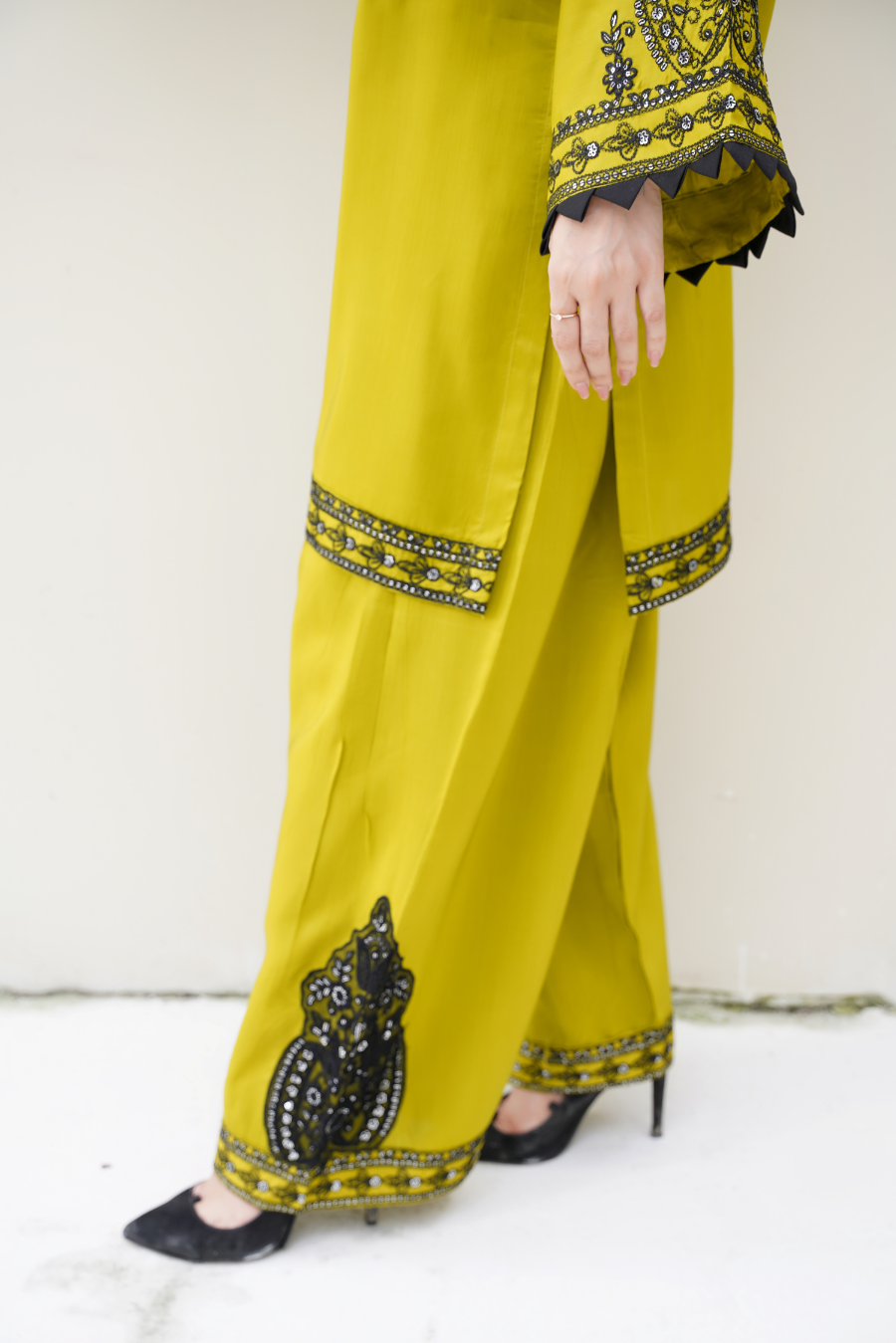 Zynah – Olive Green & Black Embroidered 2Pc Suit | Elegant Pret